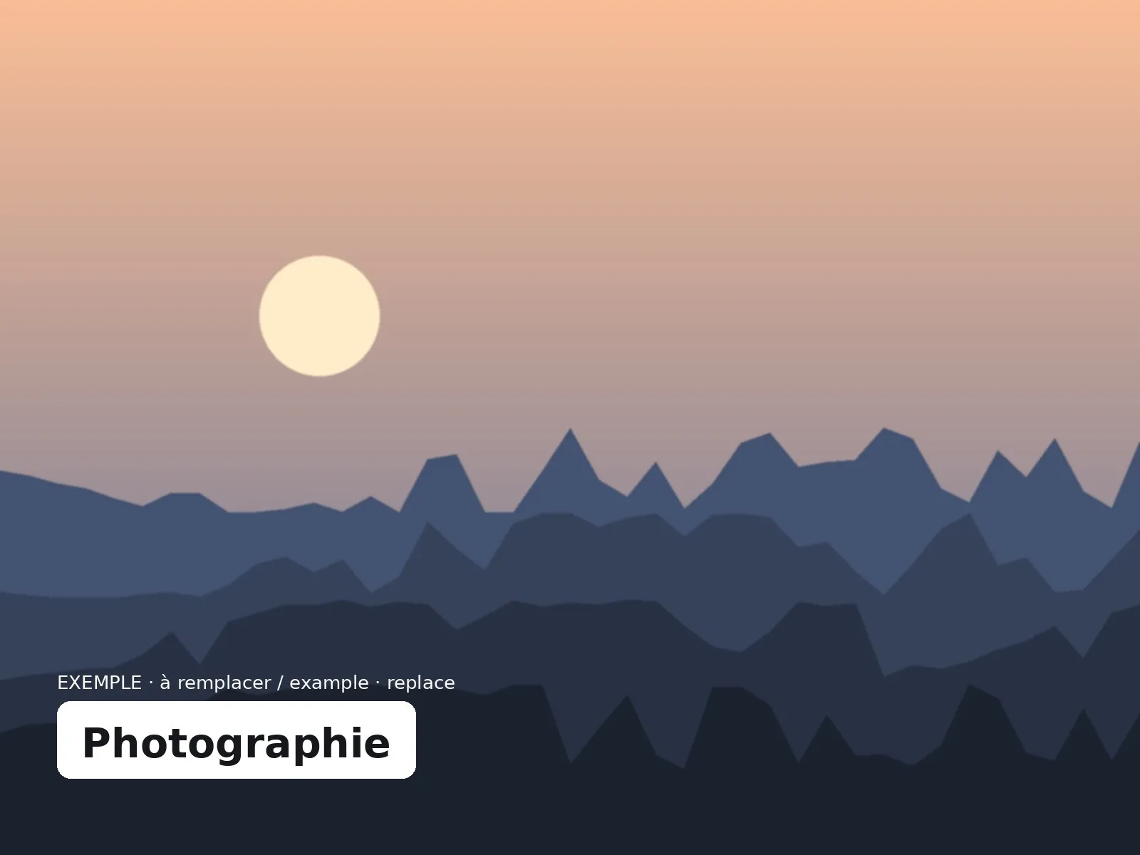 Paysage de collines au coucher du soleil